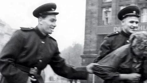 二戰史卷：蘇軍集體強姦德國婦女狂潮