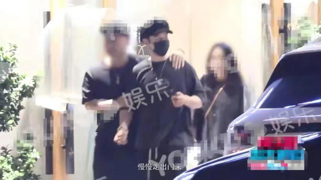 李晨印小天聚会 “插刀门”后现身同一饭局 疑似冰释前嫌