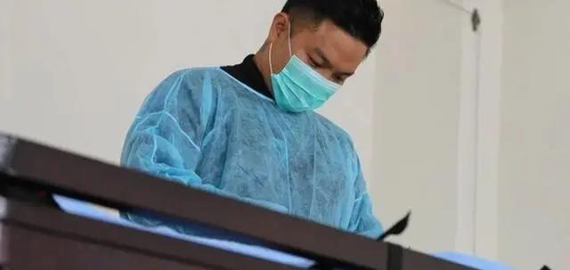 黄鸿升遗体解剖出结果 初判心血管问题