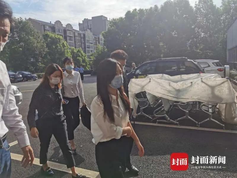 谭松韵将捐出全部赔偿费用 只想为母亲讨回公道