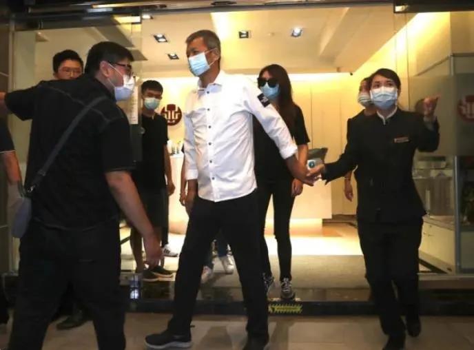 黄鸿升父亲首次透露儿子猝逝细节 突发撕裂性痛楚 从病发到去世仅3秒