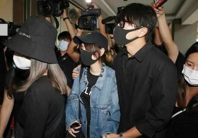 黄鸿升父亲首次透露儿子猝逝细节 突发撕裂性痛楚 从病发到去世仅3秒