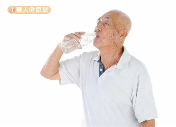 中年男胃不好老化快 這樣做讓腸胃「回春」