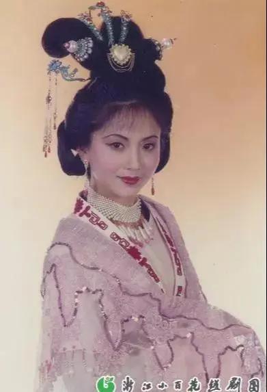 为爱守寡13年 从江南第一美人到母亲专业户 她的美从不败岁月