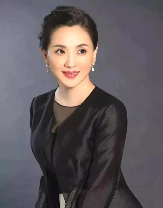 为爱守寡13年 从江南第一美人到母亲专业户 她的美从不败岁月