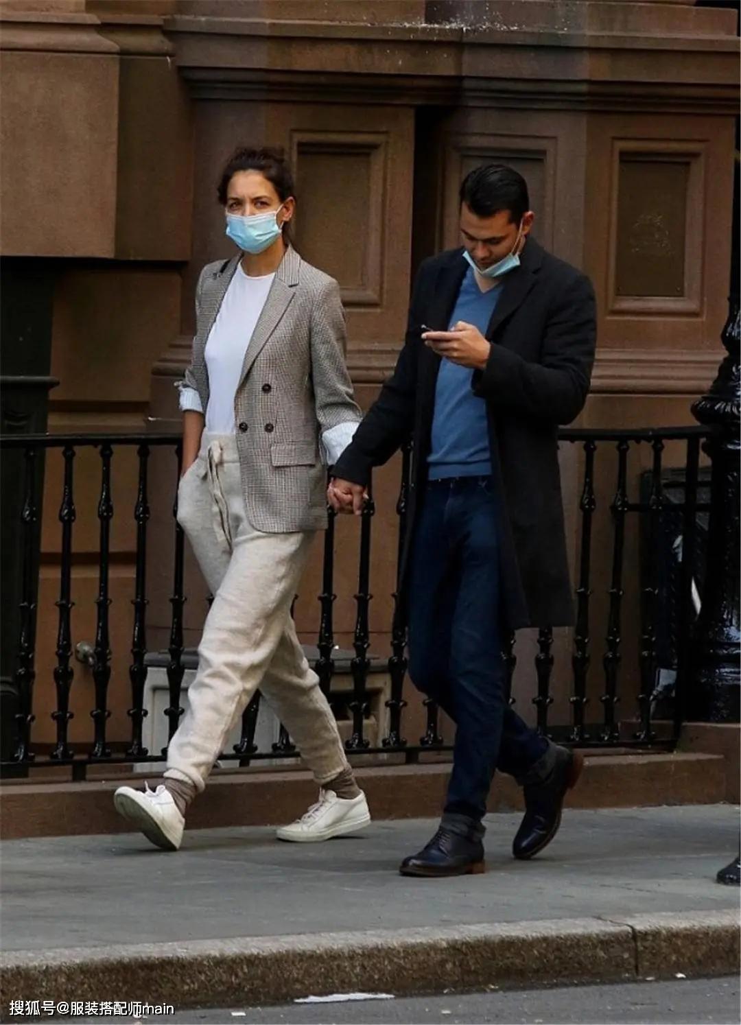 苏瑞妈妈和小8岁男友现身 一身潮装帅酷有型