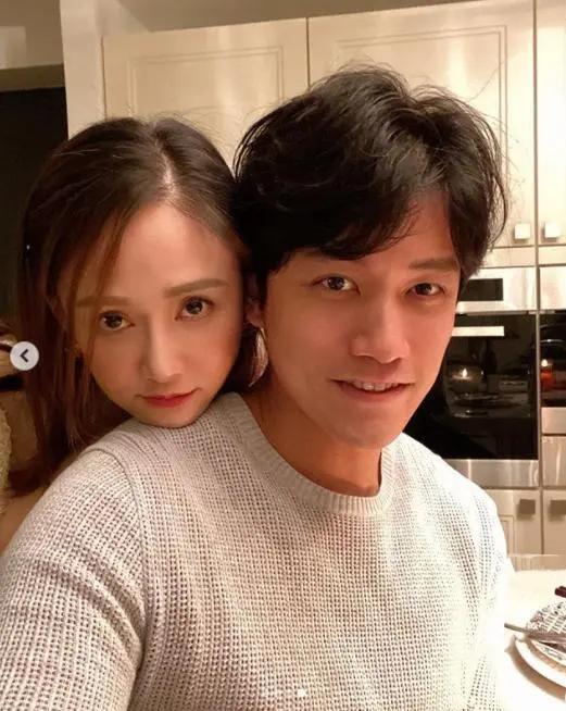 陈乔恩艾伦吃烛光晚餐庆恋爱1周年 女方告白:庆幸在彼此身边