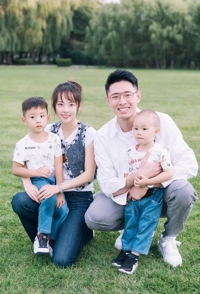 张嘉倪为大儿子庆生 买超看老婆的眼神绝了!