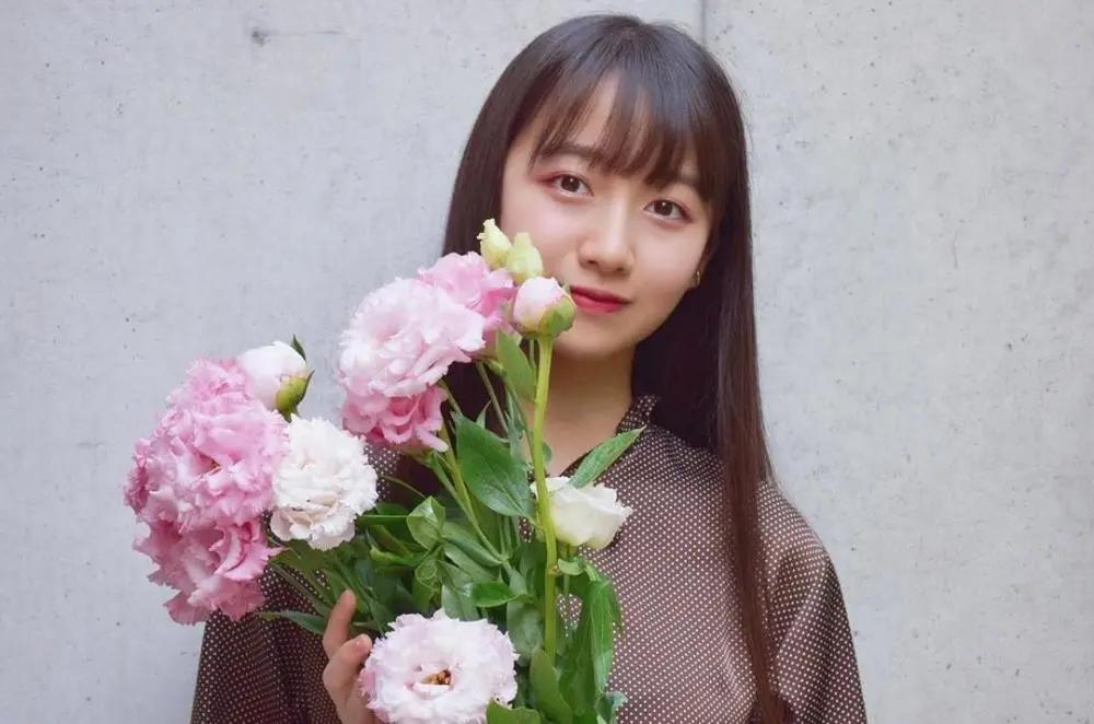 木村拓哉19岁长女心美登光希出道杂志 演奏自作曲展才华 摆拍功力显青涩