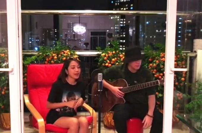 姜大卫25岁儿子近照帅气 与秦沛女儿同框演唱 两堂姐弟感情好
