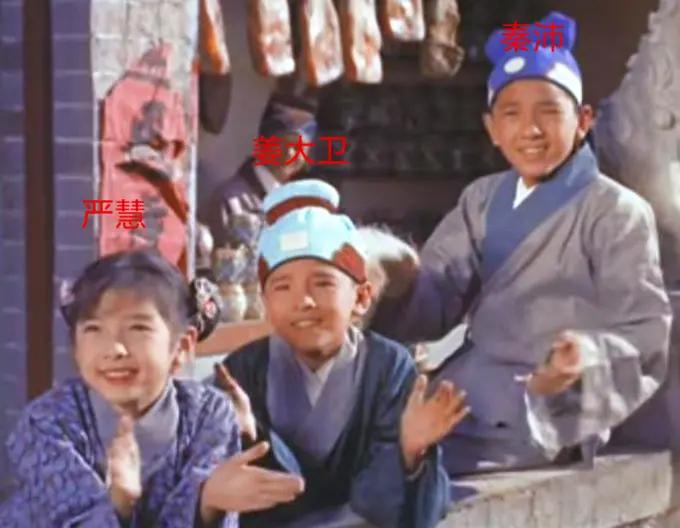姜大卫25岁儿子近照帅气 与秦沛女儿同框演唱 两堂姐弟感情好