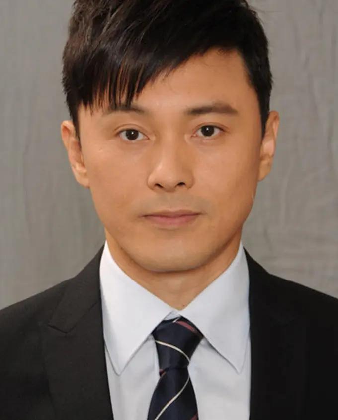 姜大卫25岁儿子近照帅气 与秦沛女儿同框演唱 两堂姐弟感情好