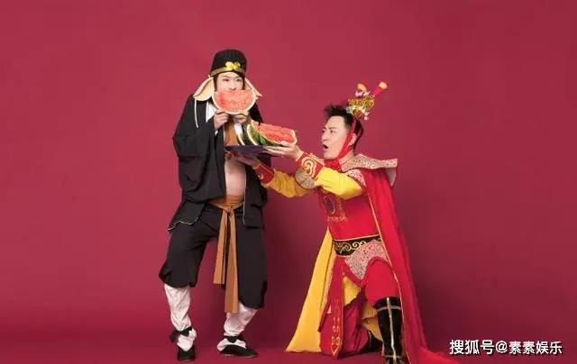 林峰官宣当爸:晒夫妻搞笑合影照 用6个字表明爱家决心