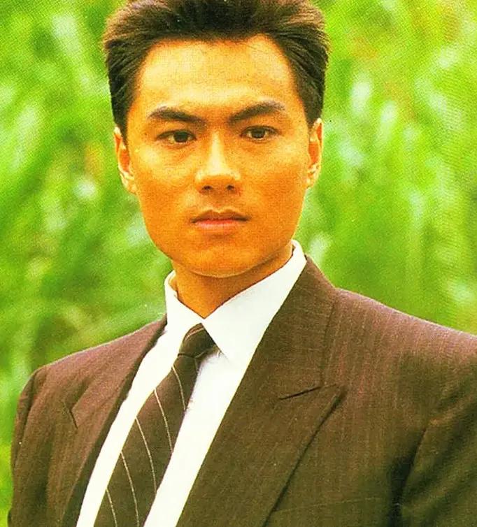 59岁林俊贤跑商演身材消瘦 为复出染黑发 曾自曝患病不能染发