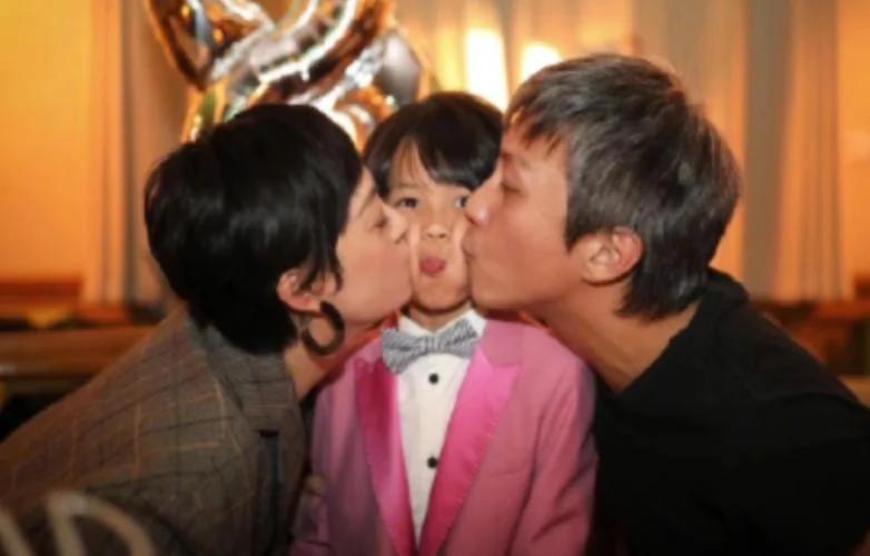 邓超携等等小花为孙俪庆生 一家四口温馨和睦 力破婚变传闻
