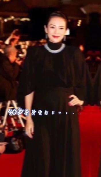 章子怡晒照分享人生历程 晒全家福温馨有爱 小儿子胖嘟嘟太可爱