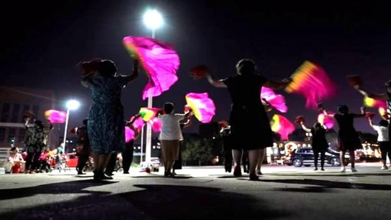 中國大媽狂跳廣場舞 住戶不堪其擾「回擊」