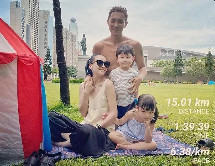 狄龙40岁儿子晒与爱妻合照 结婚5年零绯闻 顾家宠妻不输老爸