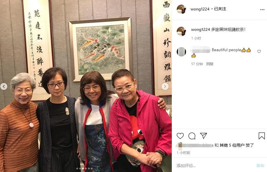 86岁老戏骨丁羽承认恋情后秀恩爱 与女友戴同款眼镜太有夫妻相