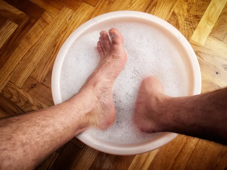 腿毛茂盛的男人和腿光秃秃的男人哪里会不同 这2方面差异明显 阿波罗新闻网