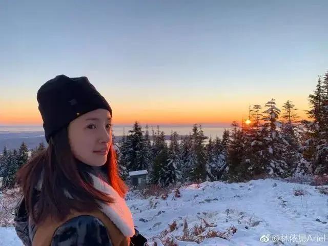 林依晨夫妇久违同框!女方冻龄似少女