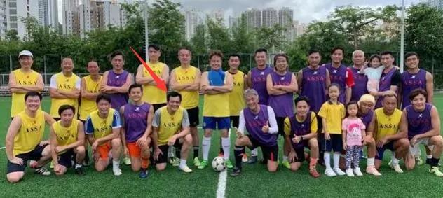 母亲离世后黄芷晴首晒父女合照 黄日华罕露笑容消瘦不少