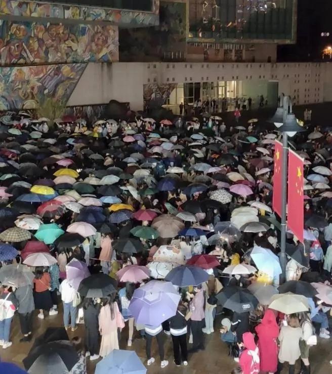 肖战粉丝又惹事?庆生惹全网暴骂:他到底是被黑