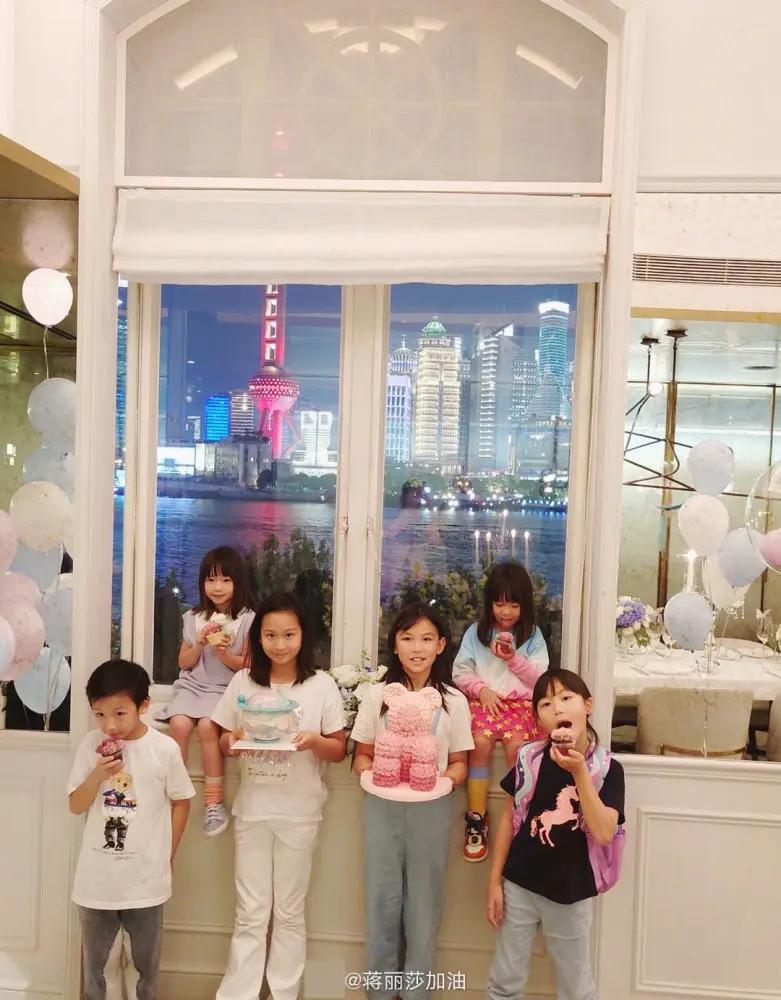 陈浩民生日派对超温馨 与蒋丽莎恩爱热吻 蔡少芬张晋全家送惊喜