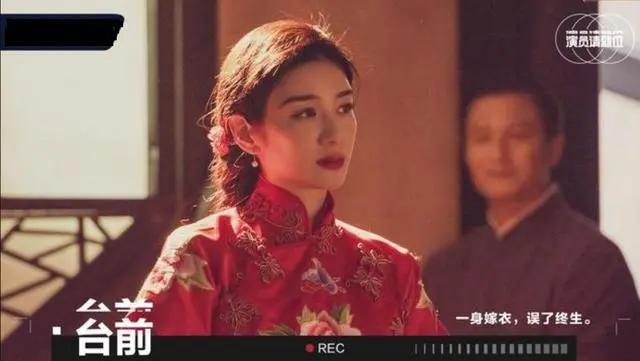 黄奕赵薇两代小燕子同框 俩人牵手大笑俏皮互动超欢乐