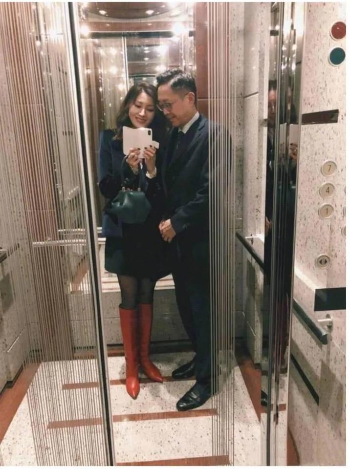 50岁李嘉欣晒素颜自拍 皮肤白皙细腻如少女 豪门阔太范儿十足