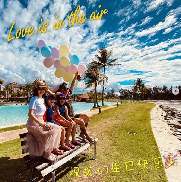 吴尊晒全家福为妻儿庆生 夫妻一人搂一娃秀幸福 老夫老妻超恩爱