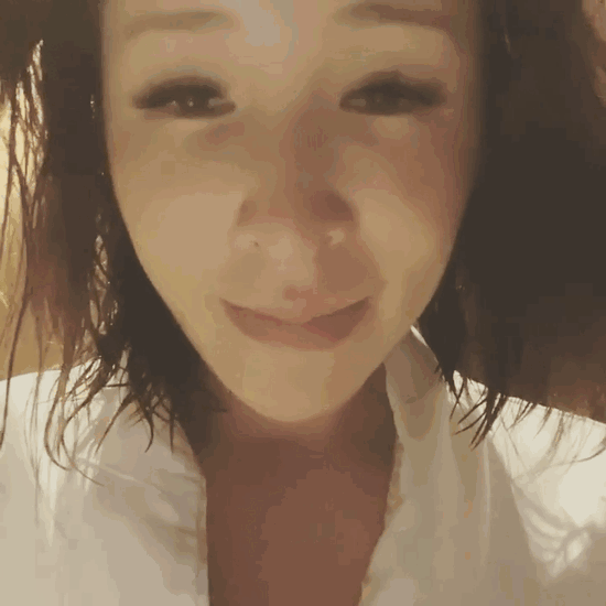 萧亚轩回应秒删怪异视频:求助男友错发 很清醒 谁不想美美的样子