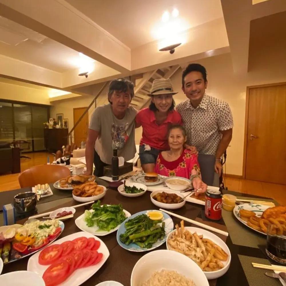林子祥73岁生日与老婆儿子在家庆生 寿星公想吃汉堡包的愿望达成