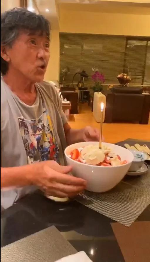 林子祥73岁生日与老婆儿子在家庆生 寿星公想吃汉堡包的愿望达成