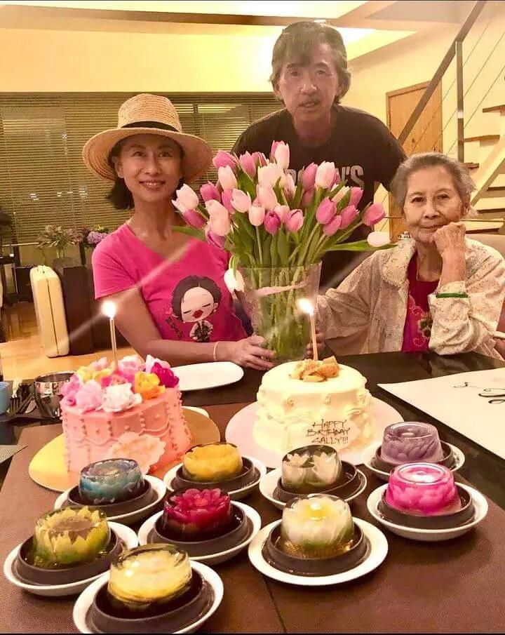 林子祥73岁生日与老婆儿子在家庆生 寿星公想吃汉堡包的愿望达成