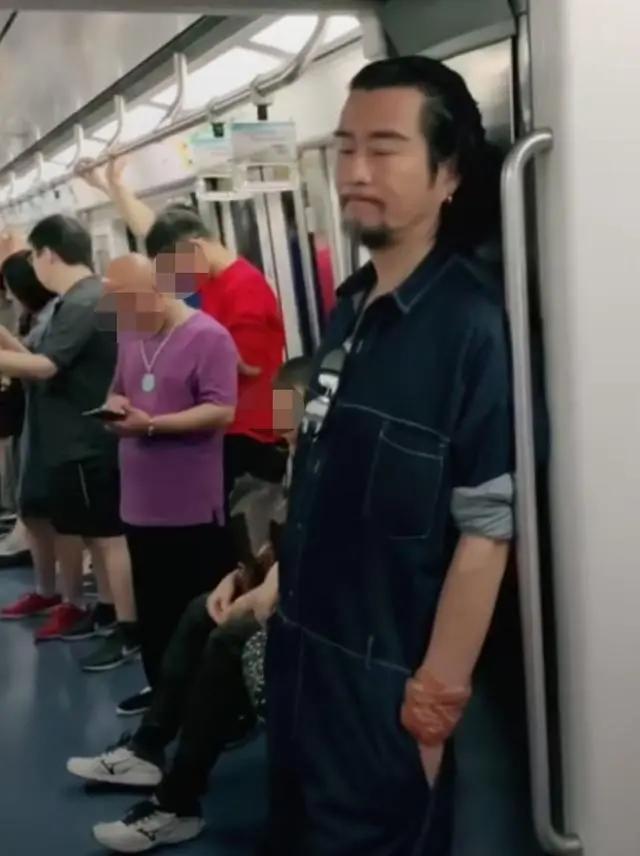 事业失意情场得意?57岁孙兴疑带女友捞金