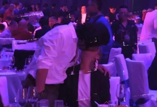 事业失意情场得意?57岁孙兴疑带女友捞金