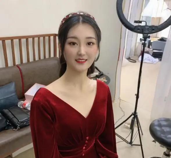 大衣哥儿媳妇进入网红界:带大衣嫂一起做直播 婆媳配合很默契