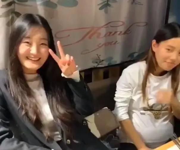 大衣哥儿媳妇进入网红界:带大衣嫂一起做直播 婆媳配合很默契