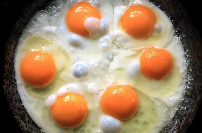 吃蛋讓膽固醇過高錯了 營養師曝真正可怕的地方