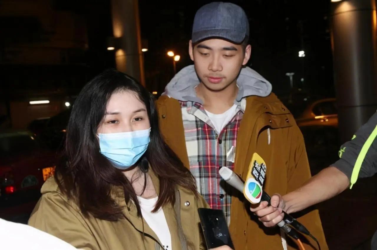 何超盈晒女儿近照 一岁学乘法口诀毫无压力 遗传了辛奇隆的高智商