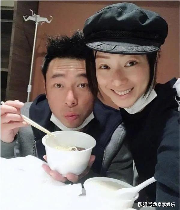 许志安陪郑秀文购物 爱犬离世后夫妻共度难关 越来越恩爱了