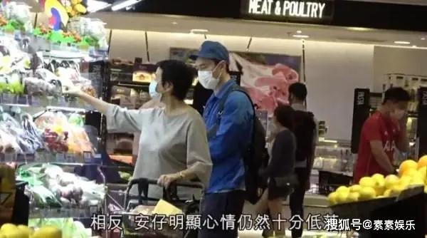 许志安陪郑秀文购物 爱犬离世后夫妻共度难关 越来越恩爱了