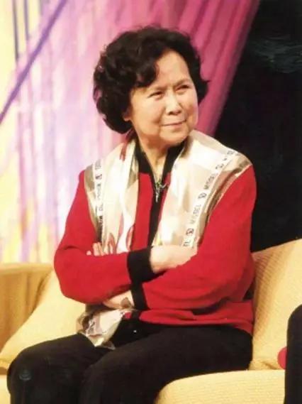 杨洁的爱情:与周传基结束10年婚姻 嫁小14岁王崇秋相伴一生