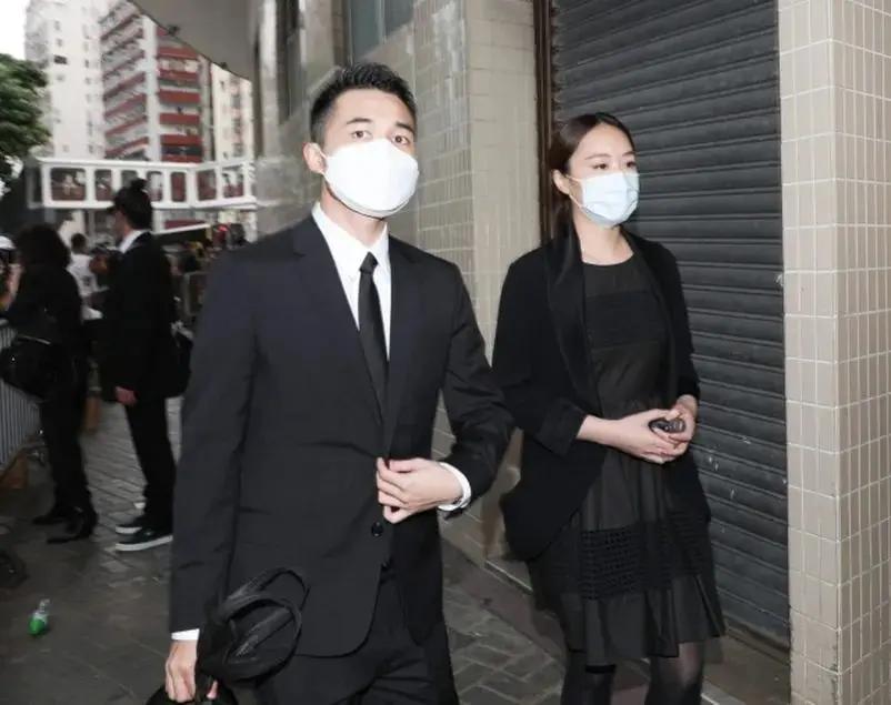 徐濠萦约刘鸣炜登山 冯盈盈与郑衍峰罕同框 强大“山友”圈曝光