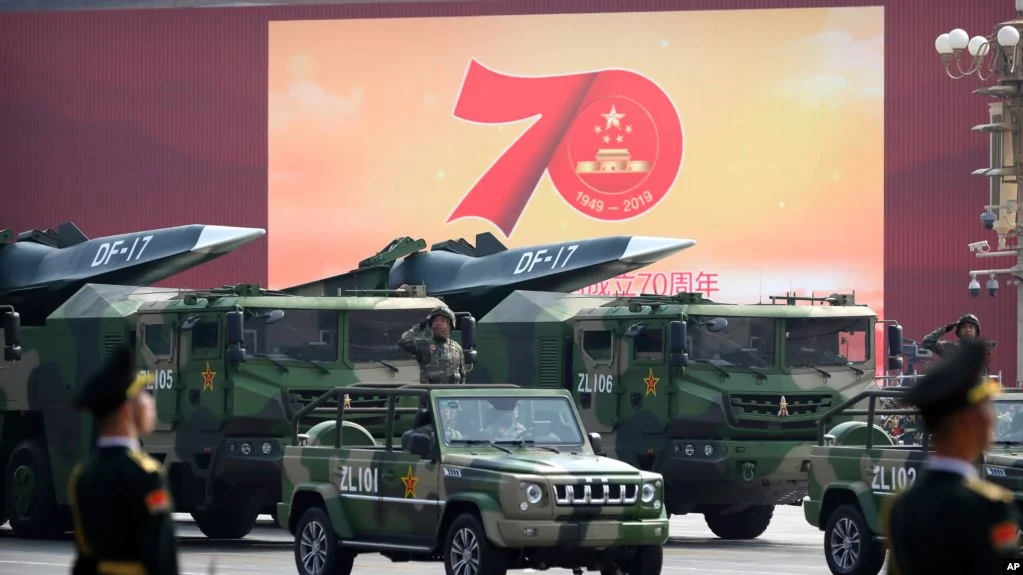 東風-17飛彈在2019年10月1日中共建政70周年大閱兵式上首次亮相。