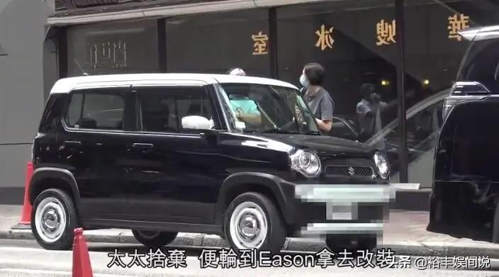 陈奕迅打扮新潮开二手车现身 粉色头巾好另类 过亿物业老婆持有
