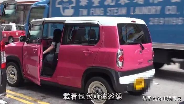 陈奕迅打扮新潮开二手车现身 粉色头巾好另类 过亿物业老婆持有