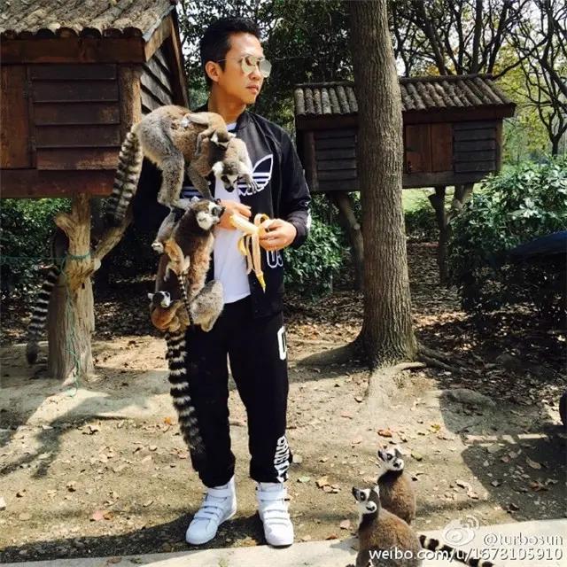 孙俪再曝夫妻搞笑日常 清早给邓超扎针