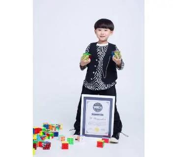 7岁孩子破魔方世界纪录 竟是男星易烊千玺弟弟